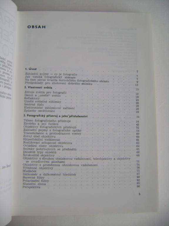 E. HruÅ¡ka: PRAKTICKÃ ÄERNOBÃLÃ FOTOGRAFIE (SNTL 1976, kniha bez pÅebalu)