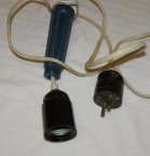 Část lustru, bakelit modrý a hnědý* objímka, zástrčka, ozdoba