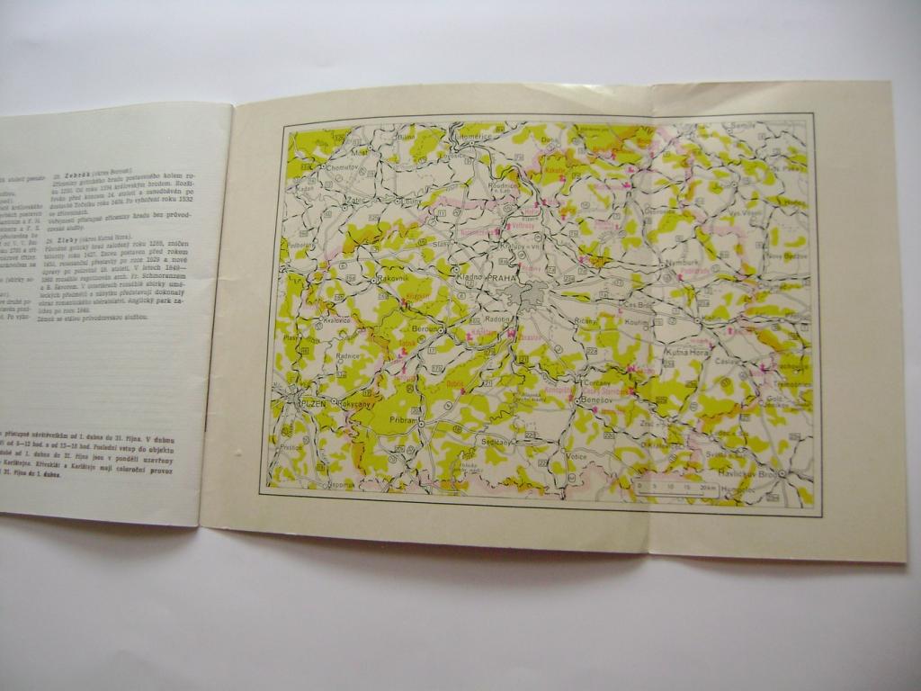 Hrady tvrze zÃ¡mky ve stÅednÃ­ch ÄechÃ¡ch - broÅ¾urka 1968, fotografie, mapa (A)