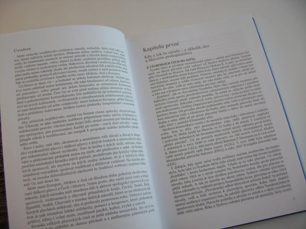 Jan KlÃ­ma, Augustin Andrle: MEZI TÅEMI KONTINENTY (2004, podpis autora) (A)