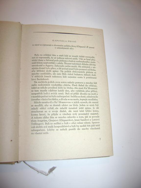 Hans Kirk: ÄÃBLOVY PENÃZE (1954, vÃ¡leÄnÃ½ romÃ¡n) (A)