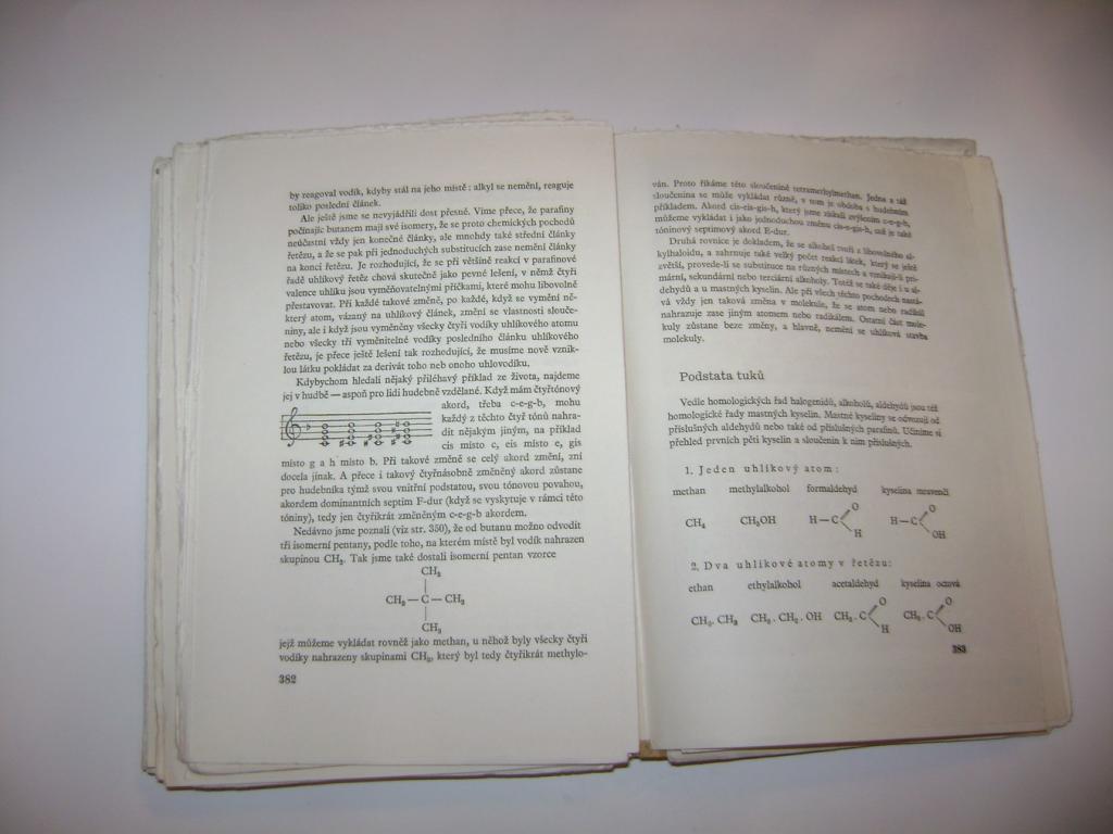 Fletchner - Svět v křivuli - Moderní chemie pro každého (1942 ) (A)