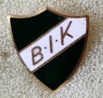 švédská 4. soutěž: Burträsk IK, smaltovaný, stick pin, 15 x 14 mm, staré provedení